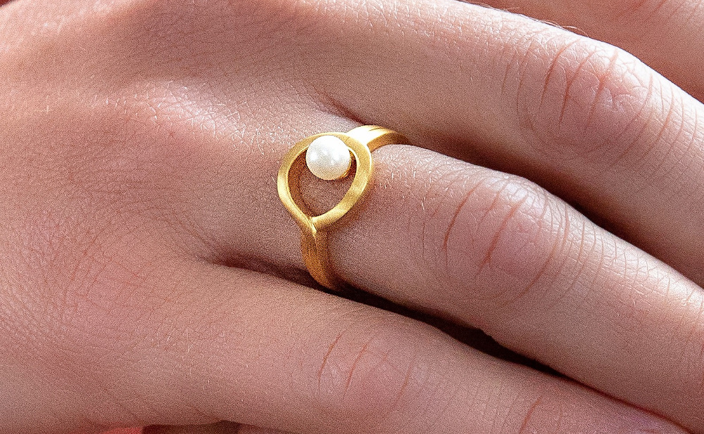 925/- Ring, vergoldet | mattiert, Zuchtperle weiß 1,12ct