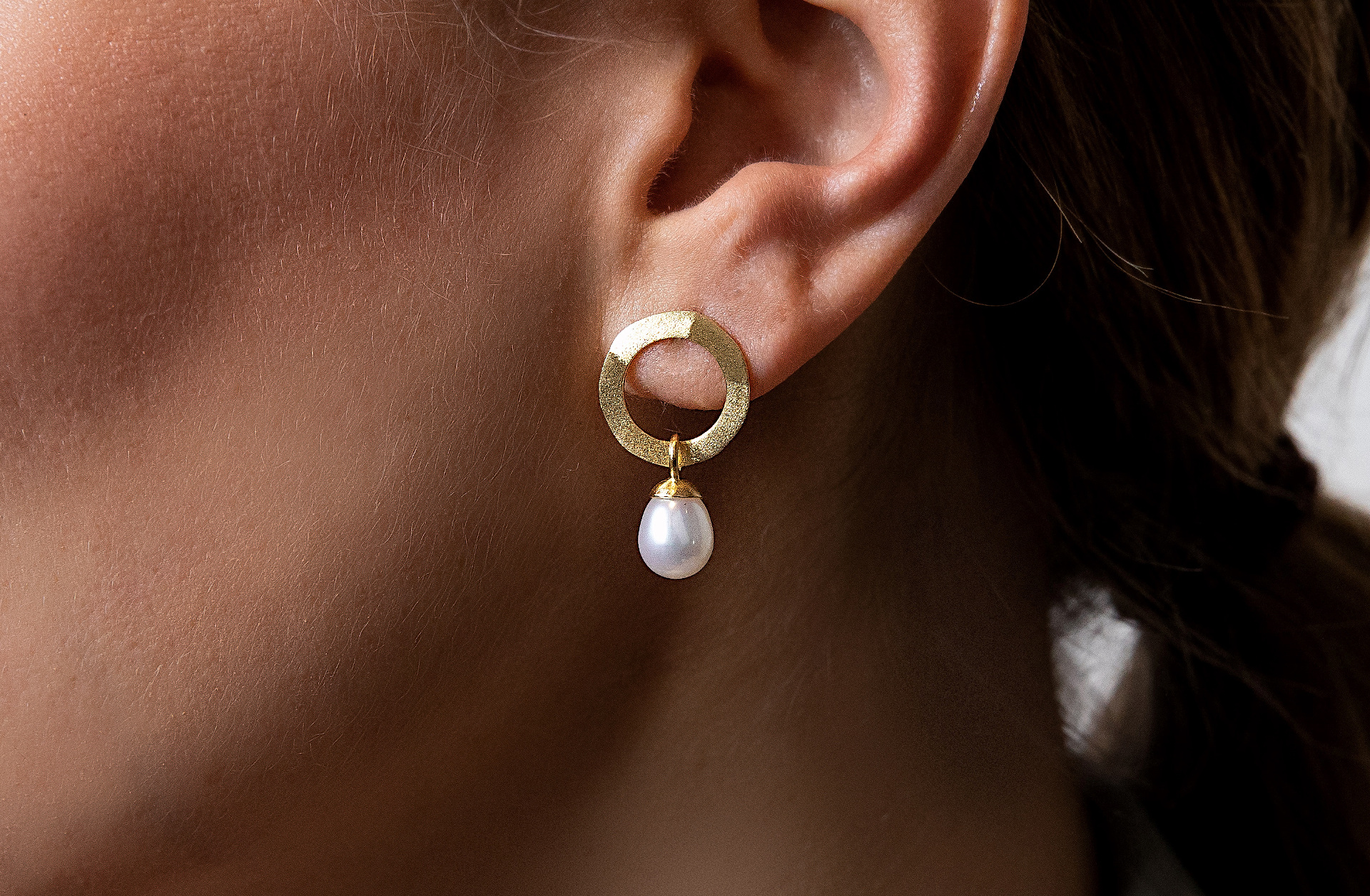 Ear studs Circles of Pearl 